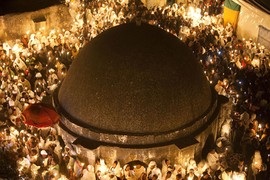 Bên trong nhà thờ Mộ Thánh linh thiêng nhất Jerusalem